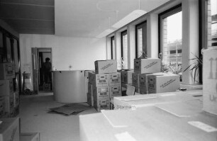 Mommsenstraße 14: Benutzerraum mit Umzugskartons