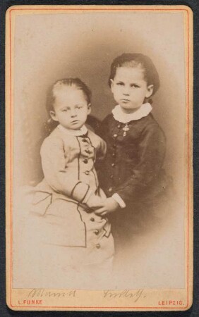 Doppelporträt von Marie und Elisabeth Bilkenroth : Doppelporträt von Marie und Elisabeth Bilkenroth. Visitfoto