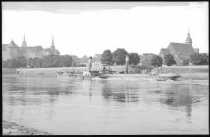 Torgau. Elbe mit Schlepper