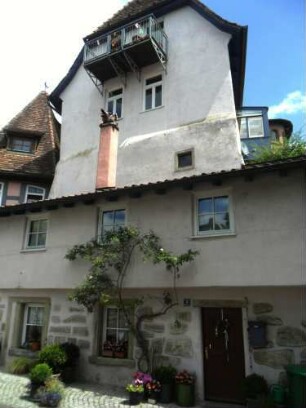 Stadtbild-Ansicht im Südwesten-Haus auf Stadtmauer (neuzeitliches Vorgebäude) über Feldseite im Detail