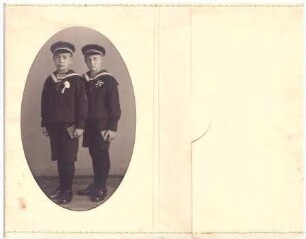 Foto zwei Jungen im Matrosenanzug