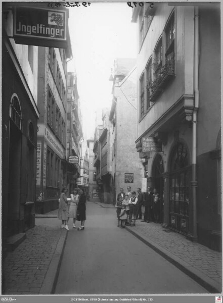 Alte Mainzer Gasse nach Osten über die Kreuzung Kaffeegasse, rechts Alte Mainzer Gasse 17 (angeschnitten), links Alte Mainzer Gasse 20