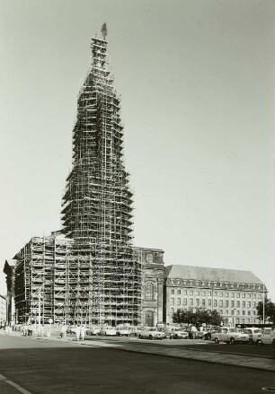 Dresden. Kreuzkirche mit eingerüstetem Turm