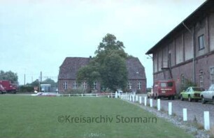 Gut: Lübecker Straße 6: ehemaliger Wirtschaftshof: hinten Mitte Verwalterhaus: rechts Speicher