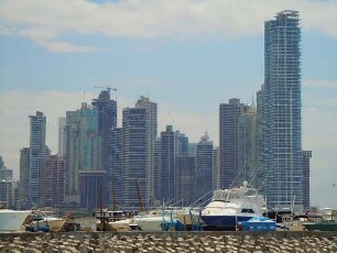 Panama-City - Hochhäuser im Geschäftsvirtel : Wohn-und Bürohochhäuser prägen das Stadtbild. Aufgenommen am 14. September in Panama-City