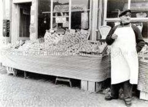 Obst- und Gemüsehändler am S-Bahnhof Berlin-Wedding