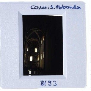 Como, Basilica von Sant'Abbondio : Innenraum, Blick in das Mittelschiff