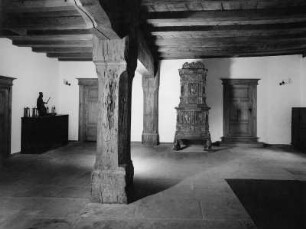 Syrgenstein (Markt Heimenkirch). Schloß. 2. Obergeschoss. Ansicht mit Ofen