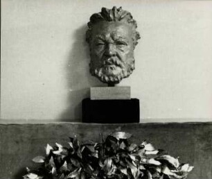 Berlin: Ausstellung 1934.. Slevogt - Büste von Th. Siegle,
