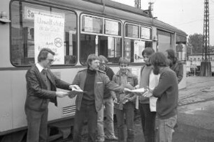 Aktion der "Bürgeraktion Umweltschutz Zentrales Oberrheingebiet" mit Forderung nach Einrichtung einer "Grünen Welle" für die Straßenbahn