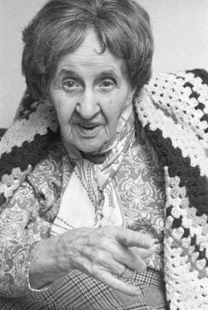 103. Geburtstag der ältesten Einwohnerin von Karlsruhe Bertha de Camp