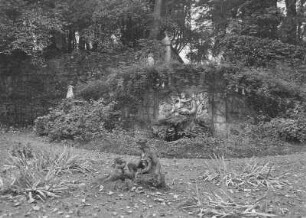 Lichtenwalde, Schlosspark, Delphinbrunnen