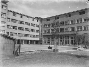 Innenhof : Hof der Deutschen Schule in Sofia.