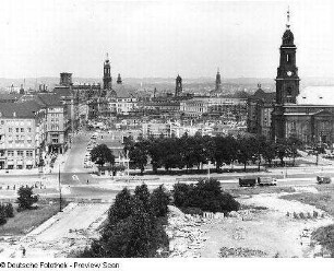 Beräumte Prager Straße vor Beginn der Neubebauung gegen Altmarkt mit Kreuzkirche