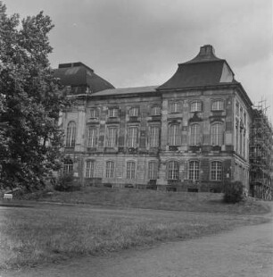 Dresden. Japanisches Palais. Blick vom Barockgarten zum Palais