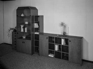 Anbaustrecke : Leipzig. Leipziger Herbstmesse, 1986. Anbaustrecke. Holz, folienbeschichtet (1986; VEB Möbelwerk Nordhausen)