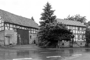 Hofanlage (Hofanlage, Fachwerk und Bruchstein); Vöhl, Henkelstraße 20