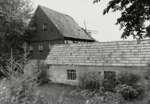 Königshain (Kreis Görlitz), Dorfstraße 13. Bauernhof. Häuslerei (E. 18. Jh.) und Zwischenbau