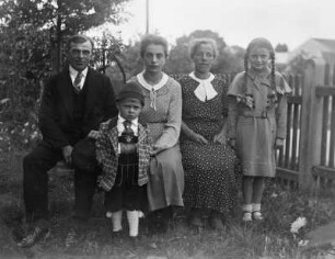 Mittelsachsen, drei Erwachsene und zwei Kinder : Mittelsachsen. Drei Erwachsene und zwei Kinder