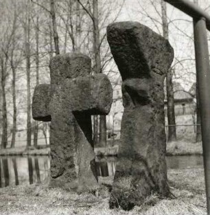 Steinkreuz und Kelchstein : Waltersdorf bei Liebstadt, Kelchstein und Steinkreuz (D 216 u. D 217) auf dem Dorfanger