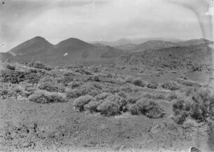 Im Canadas : Blick über die hügelige Landschaft im Einsturzkessel mit Lavastrom
