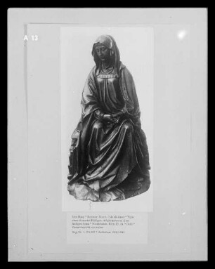 Figur einer sitzenden Heiligen, möglicherweise einer heiligen Anna