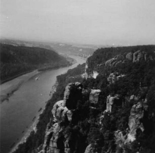 Sächsische Schweiz. Blick von der Bastei elbabwärts