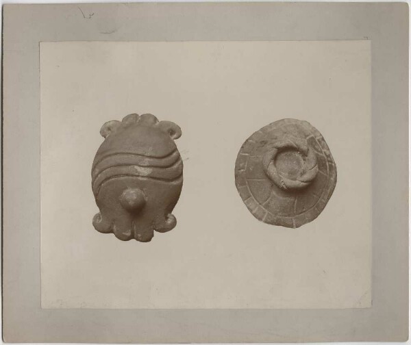 Left: Clay replica or hieroglyphic representation in clay of a sound plate made of stone (tetzilacatl?), in the form of the hieroglyph tetl "stone". Right: Small clay replica of a turtle shell (ayotl) used as a timpani. The top of the shell resting on the ground with the straw wreath on which it rests.