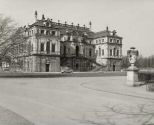 Dresden-Altstadt. Großer Garten (1683, J. F. Karcher; 1873-1895, K. F. Bouché). Palais (1678-1683, J. G. Starcke)