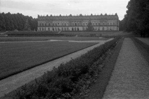 Herrenchiemsee: Schlossfront mit Parkanlagen