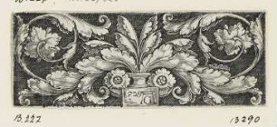 Ornament mit Laubwerk aus einer Vase wachsend