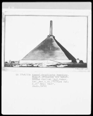 Pyramide mit bekrönendem Obelisk