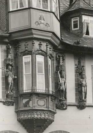 Kaiserworth : Goslar, Kaiserworth, Erker an der Fassade zum Makrt, Nordseite, erbaut 1494 als Gildehaus der Gewandschneider