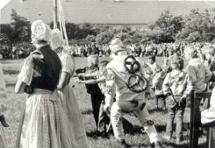 Maibaumwerfen in Königswartha : Ort: Rakecy / Königswartha. Maibaumwerfen