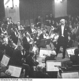 Konzert des Gewandhausorchesters Leipzig unter Leitung von Václav Neumann (A. Dvorak, Slawische Tänze)