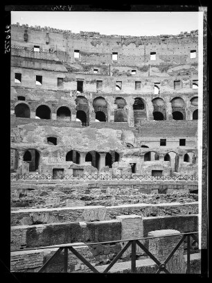 Rom: Colosseum, Inneres