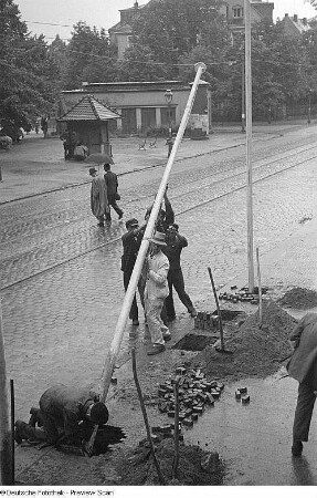 Aufräum- und Wiederaufbauarbeiten in Dresden