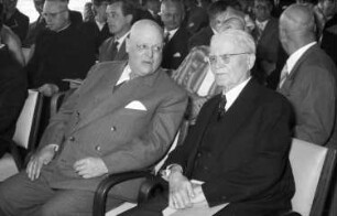 Höchenschwand: Regierungspräsident Waeldin und Prof. Uhlenhut