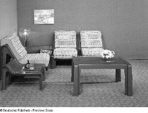 Drei Sessel, Couchtisch und Beistelltische (1981; Petrolchemisches Kombinat Schwedt)