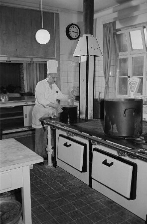 Mitarbeiter in der Küche des Ringcafés