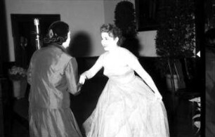 Freiburg: Kaufhaussaal; Paola Caffarella und Prinzessin Joana