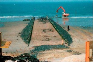 Norderney: Buhne an der Strandpromenade und Buhnenbau