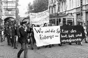 Freiburg im Breisgau: Demo gegen die Räumung des ehemaligen Baden Auto-Hauses