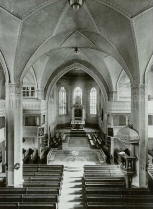 Dippoldiswalde. Evangelische Marien- und Laurentiuskirche, Inneres, Blick von der Orgelempore nach Osten zum Chor mit dem Altar