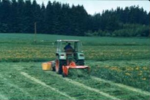 Fotografie: Futtererntetechnik, Frontmähwerk, Trommelmähwerk, Mähaufbereiter