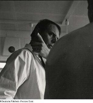 Portraitserie Karlheinz Stockhausen : Karlheinz Stockhausen (1928-2007; Komponist). Aufnahme im Studio für elektronische Musik des Westdeutschen Rundfunks Köln (WDR)