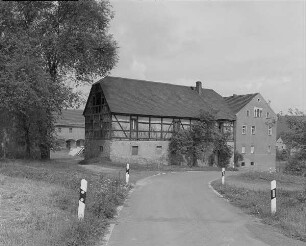 Erlbach, Vierseithof, Leitpfosten, Nachtkennzeichen