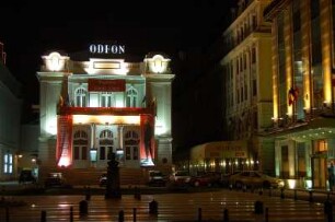 Bukarest - Odeon Theater : Das Odeon-Theater und das Hotel Majestic im Stadtzentrum an der Calea Victoriei Straße in Bukarest, 2007