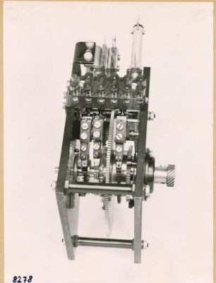 Sender-Antrieb-Relais-Kontaktzeitmesser HF 2866, Seitenansicht; Foto 1953