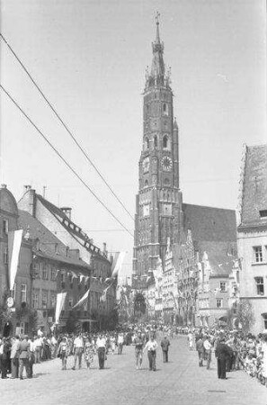 Landshut: Festzug mit Martinskirche